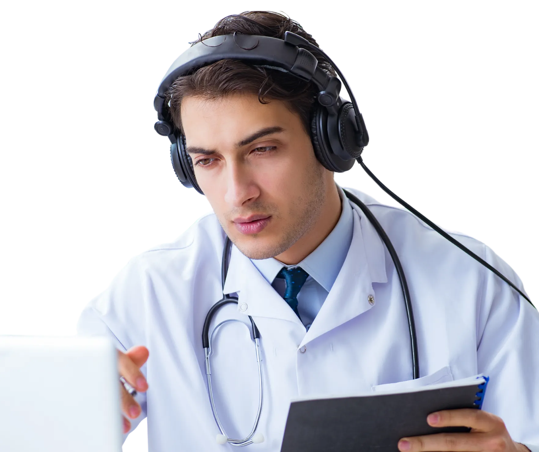 médico conversando com o paciente usando um computador, um fone de ouvido e um estetocópio