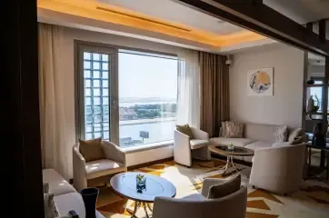 Pearl Rotana Capital Centre Executive Lounge