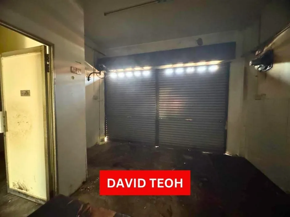 back door roller shutter ground floor shoplot for rent in simpang ampat