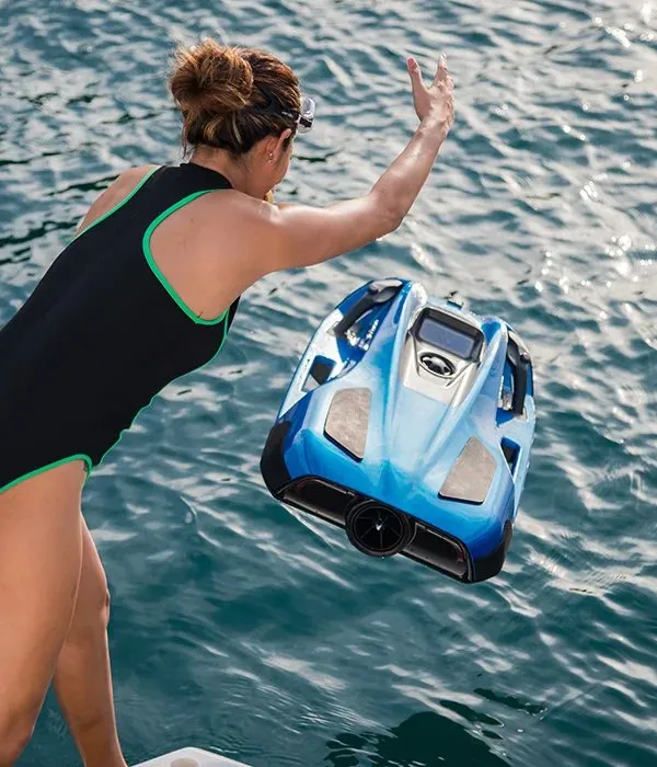 iAqua AquaDart Nano Blue Girl On Boat