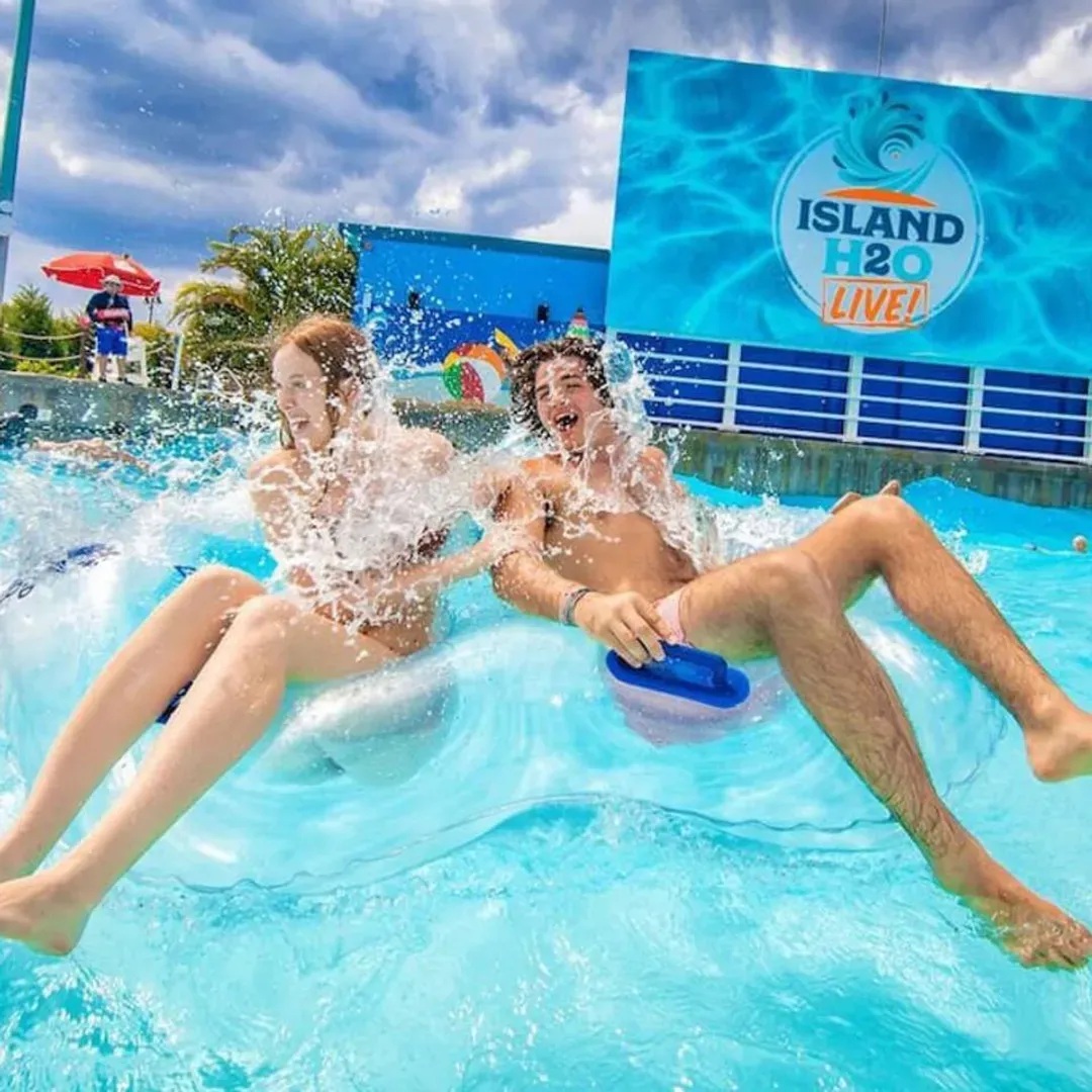 Experience the best of Orlando's attractions, including Disney World's Animal Kingdom, Margaritaville Orlando, Promenade at Sunset Walk, Gloria Esteban's Kitchen with live music, and the exhilarating Island H2O Water Park, just 5 miles away.