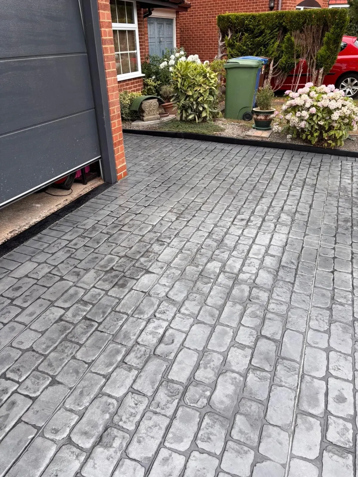 Pattern Imprinted Concrete Driveway Improves Kerb Appeal