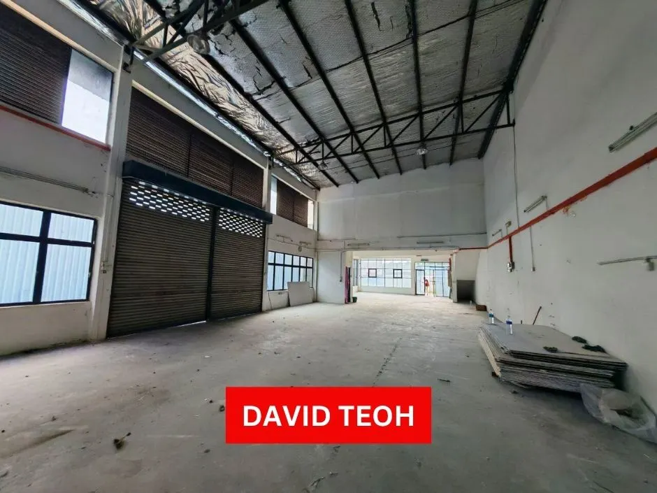 kawasan perindustrian valdor 1.5 storey semi-d light industry for rent