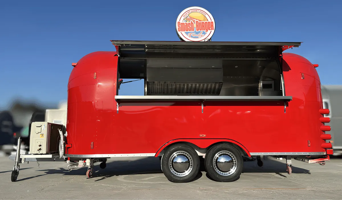 Airstream gastrotrailer 480 cm – dvojnápravový foodtrailer, vnútro 460×200×200 cm, EU COC certifikát