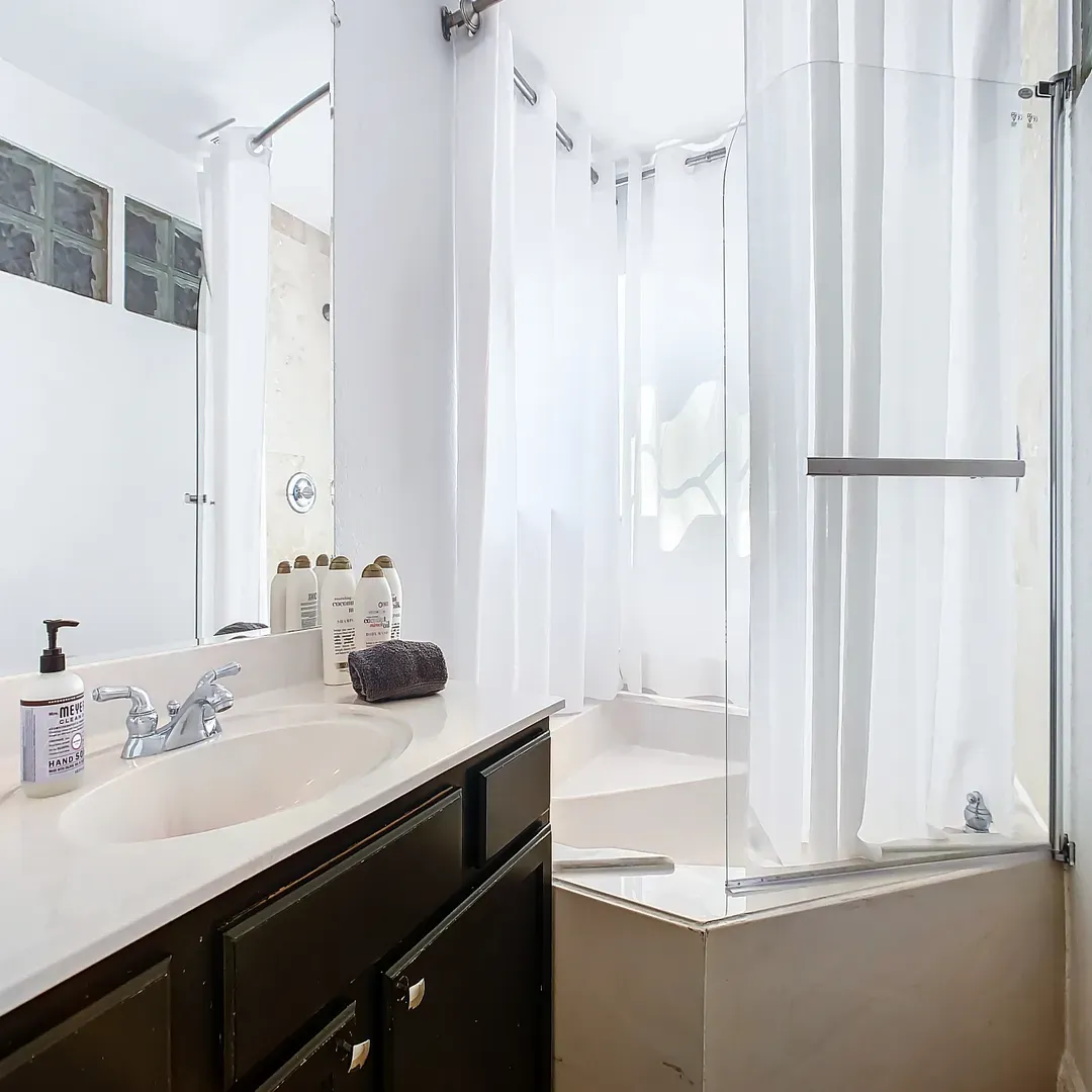 Bathroom #4 with Bathtub & Shower Combo