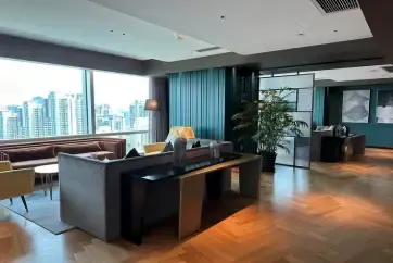 Pullman Shanghai Skyway Hotel Club Lounge