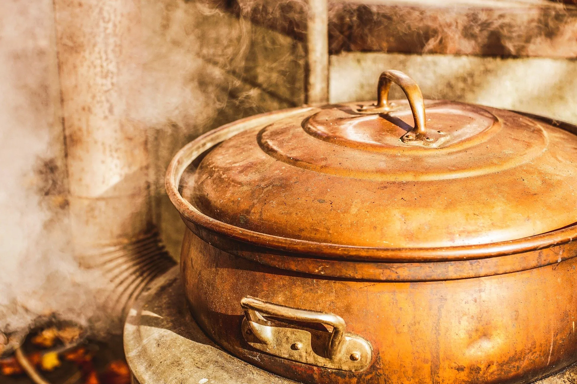 Water boiling in pot