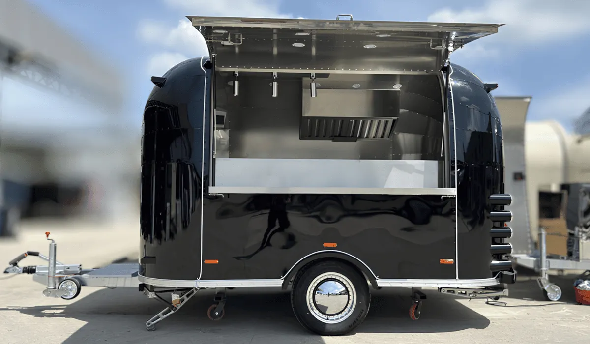 Airstream gastrotrailer 350 cm – kompaktný jednonápravový foodtrailer, vnútro 330×200×200 cm, COC certifikát