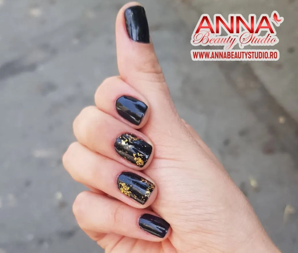 manichiura semipermanenta neagra annabeautystudio.ro