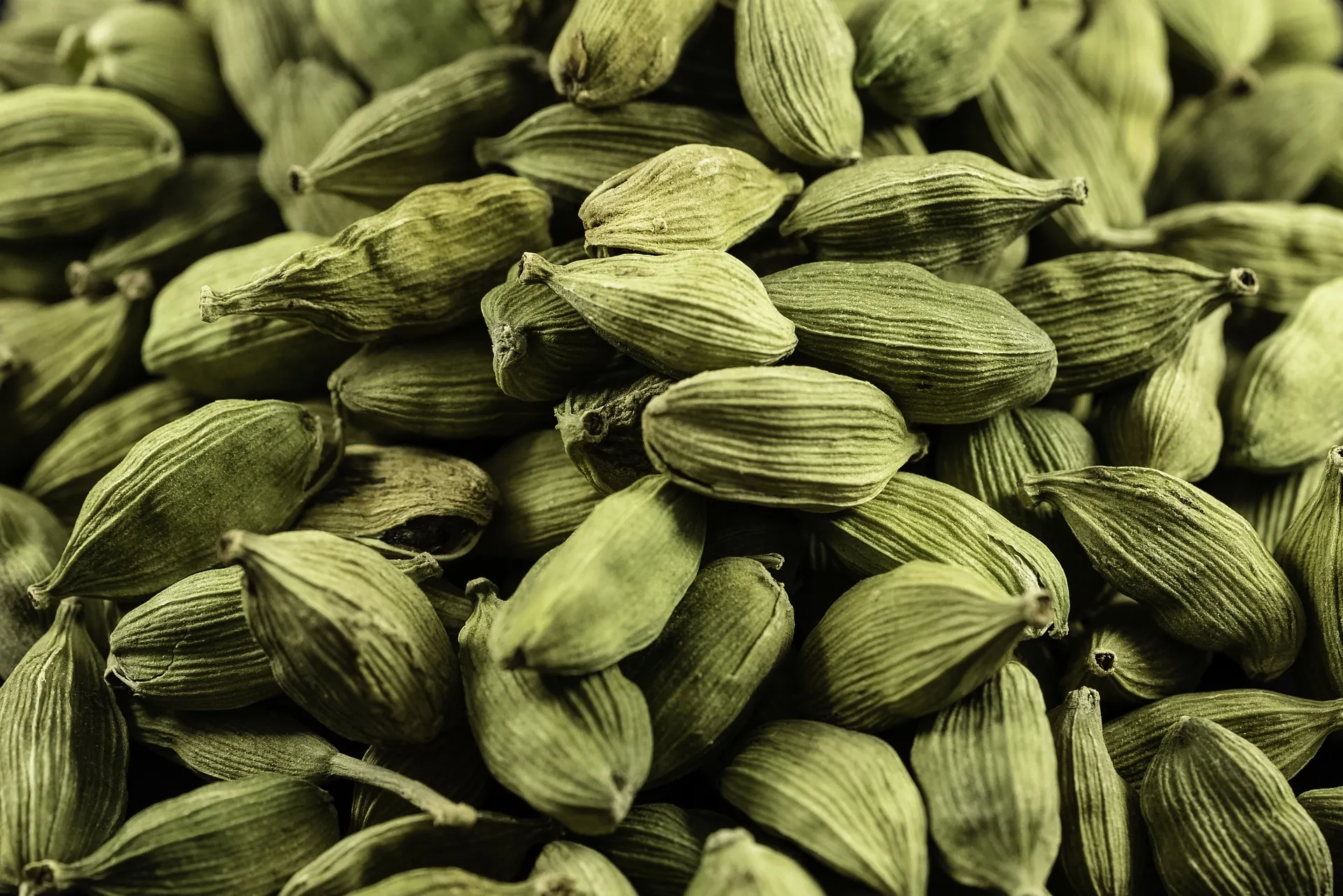 The aroma of cardamom blends well with other spicy aromas or as a stand alone.