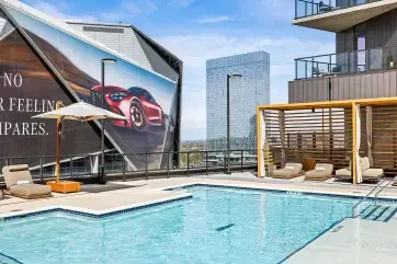 Hotel Phoenix Atlanta   Pool & Mercedes-Benz Stadium View
