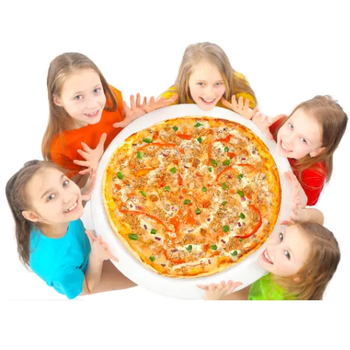kids holding pizza