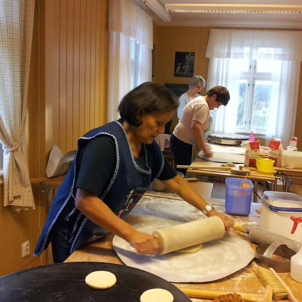 Bygdekvinnelagetsbakedag på Høvåg Herredshus