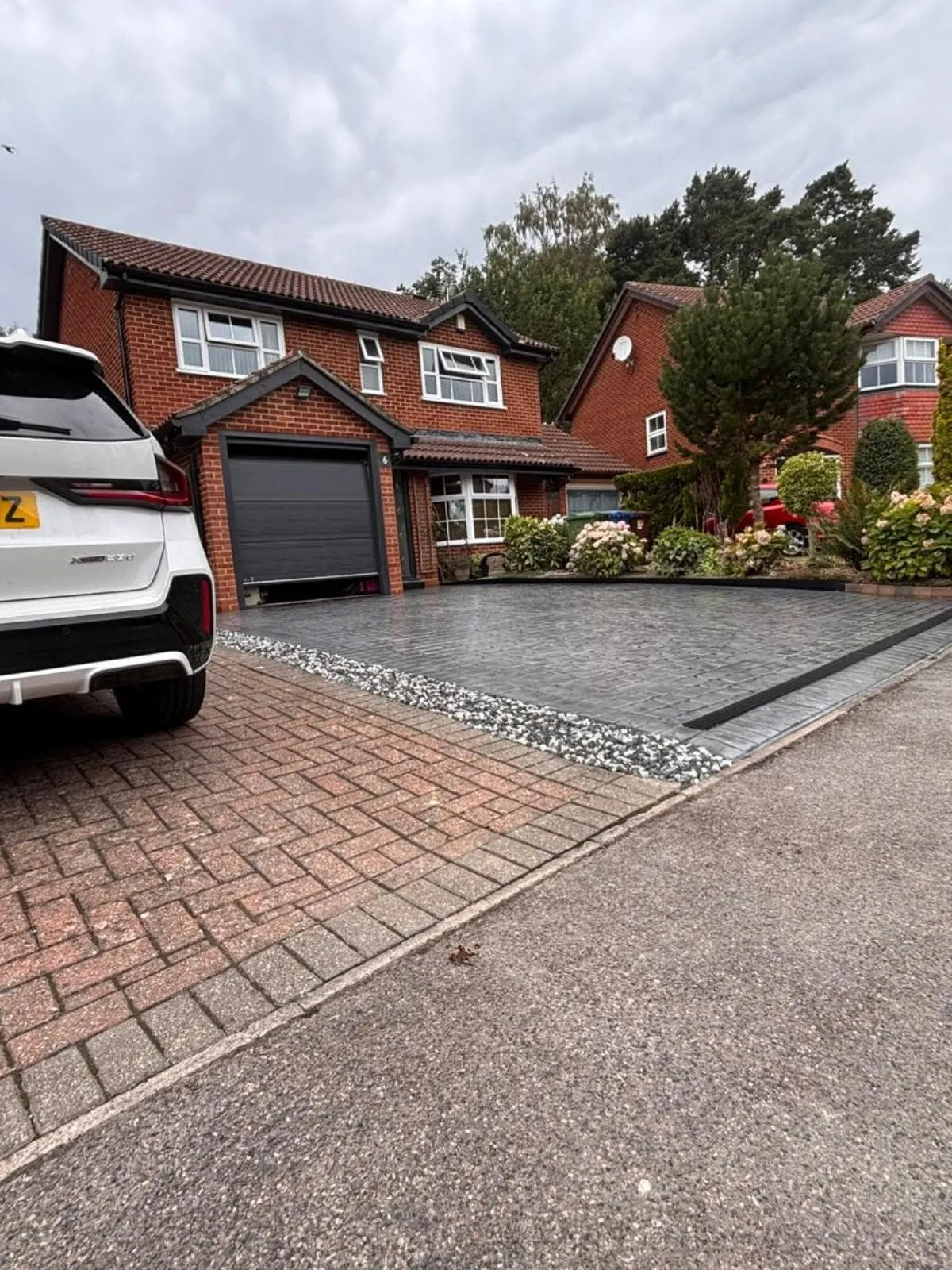 Pattern Imprinted Concrete Driveway Improves Kerb Appeal