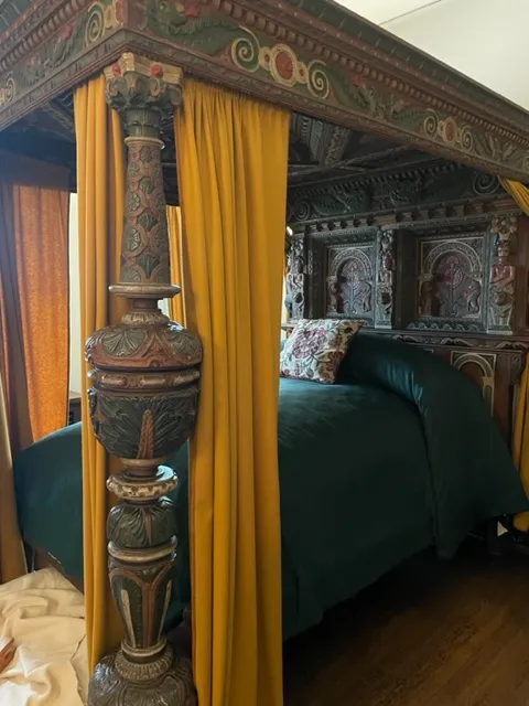medieval ladys bed