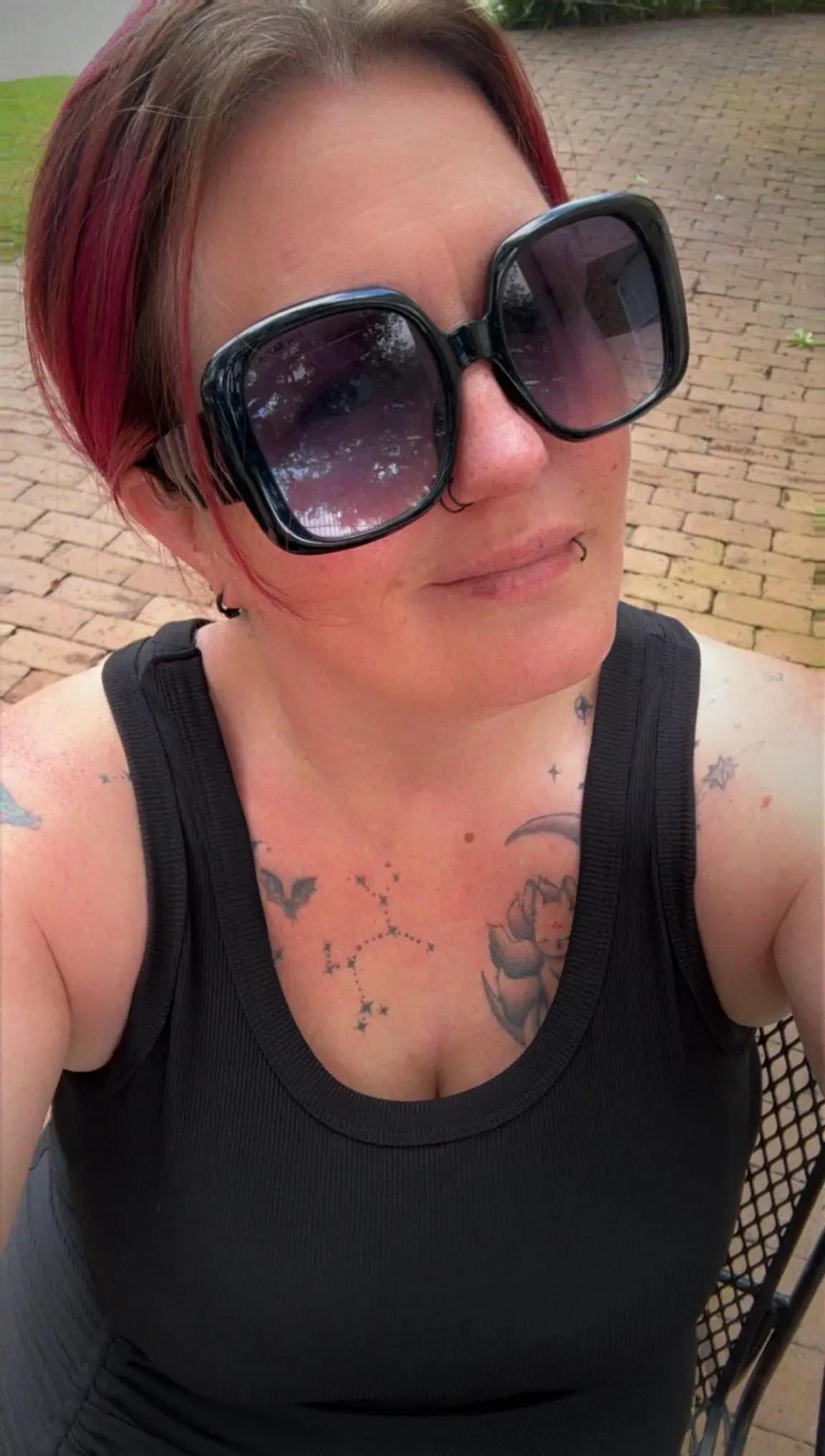 red haired woman with sunglasses