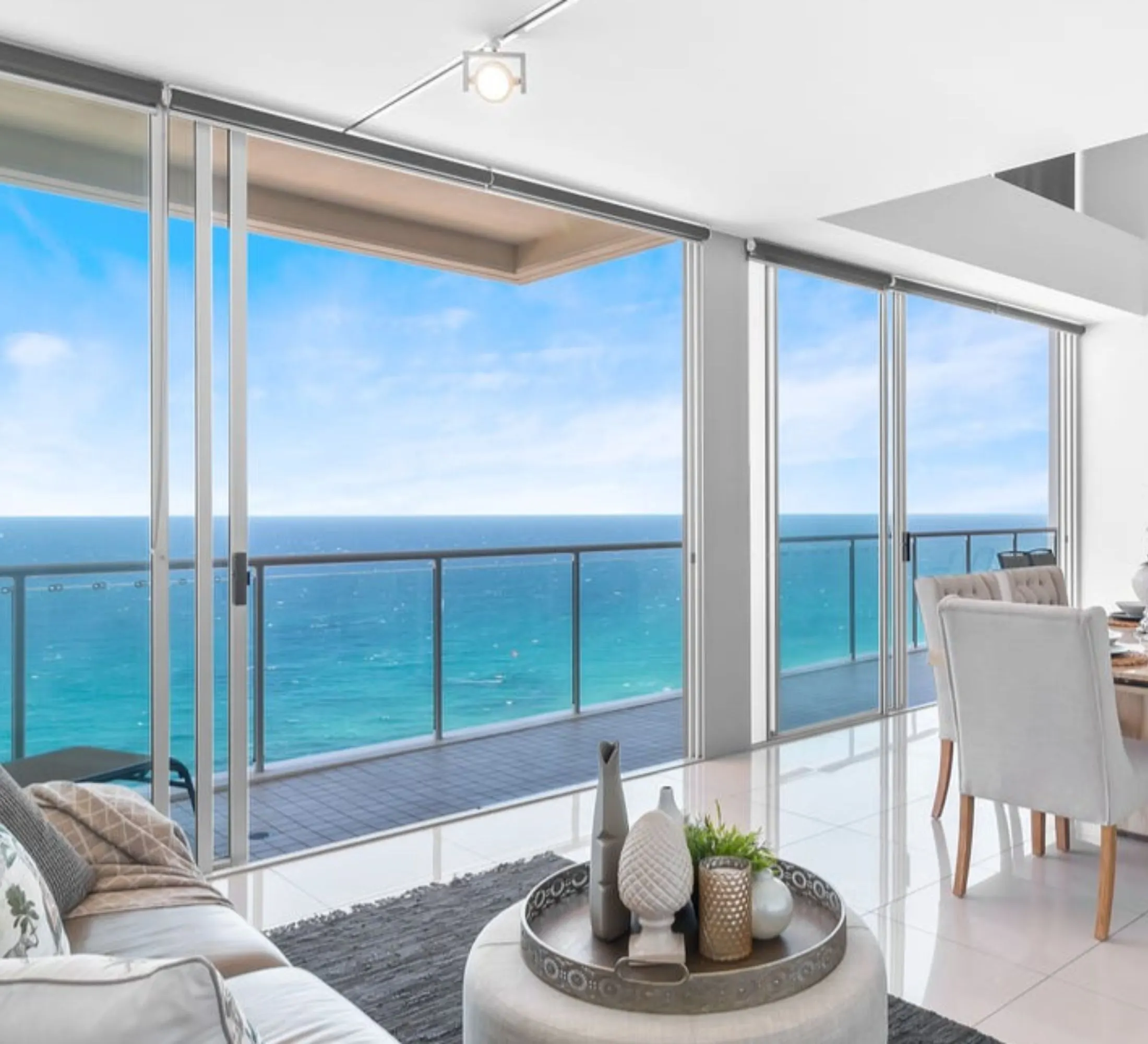 Modern Broadbeach apartment with ocean views