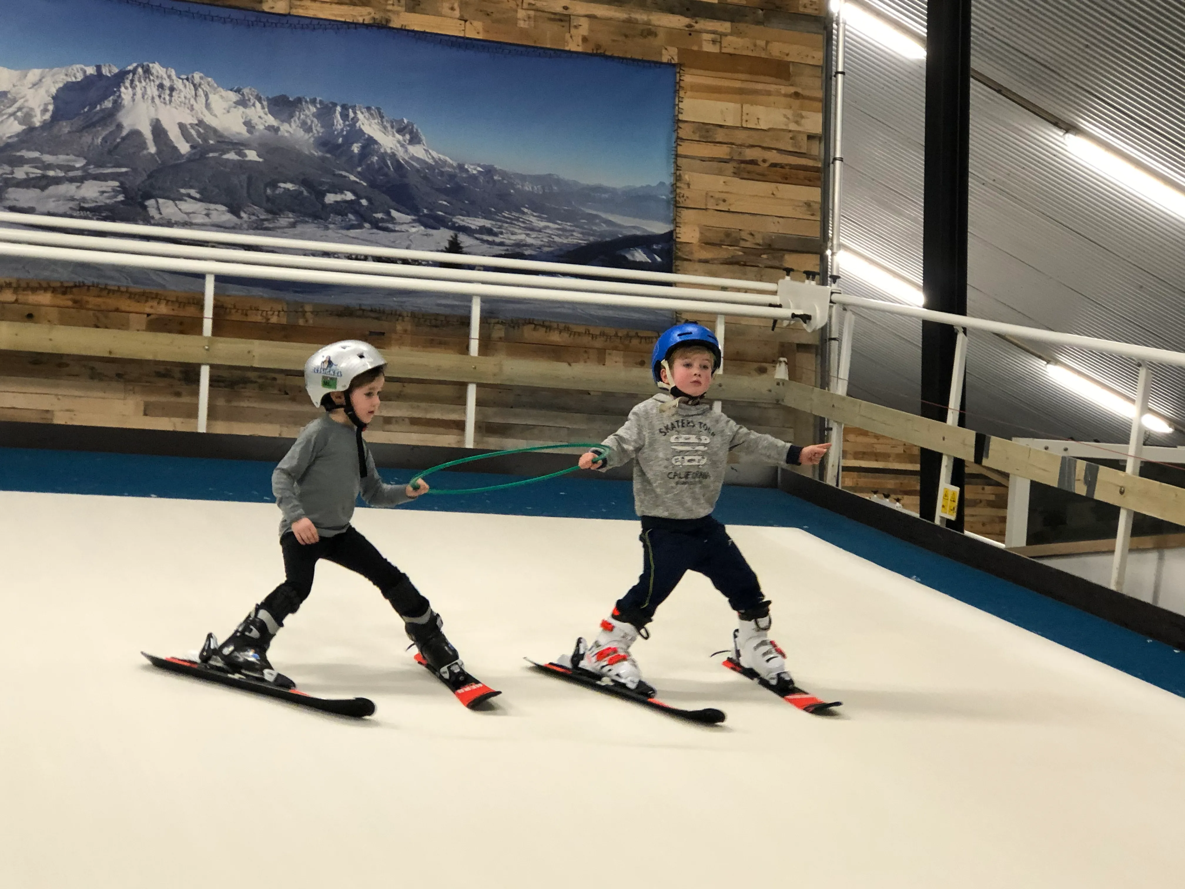 Kinder ski les, indoor kun je ook leren skien 