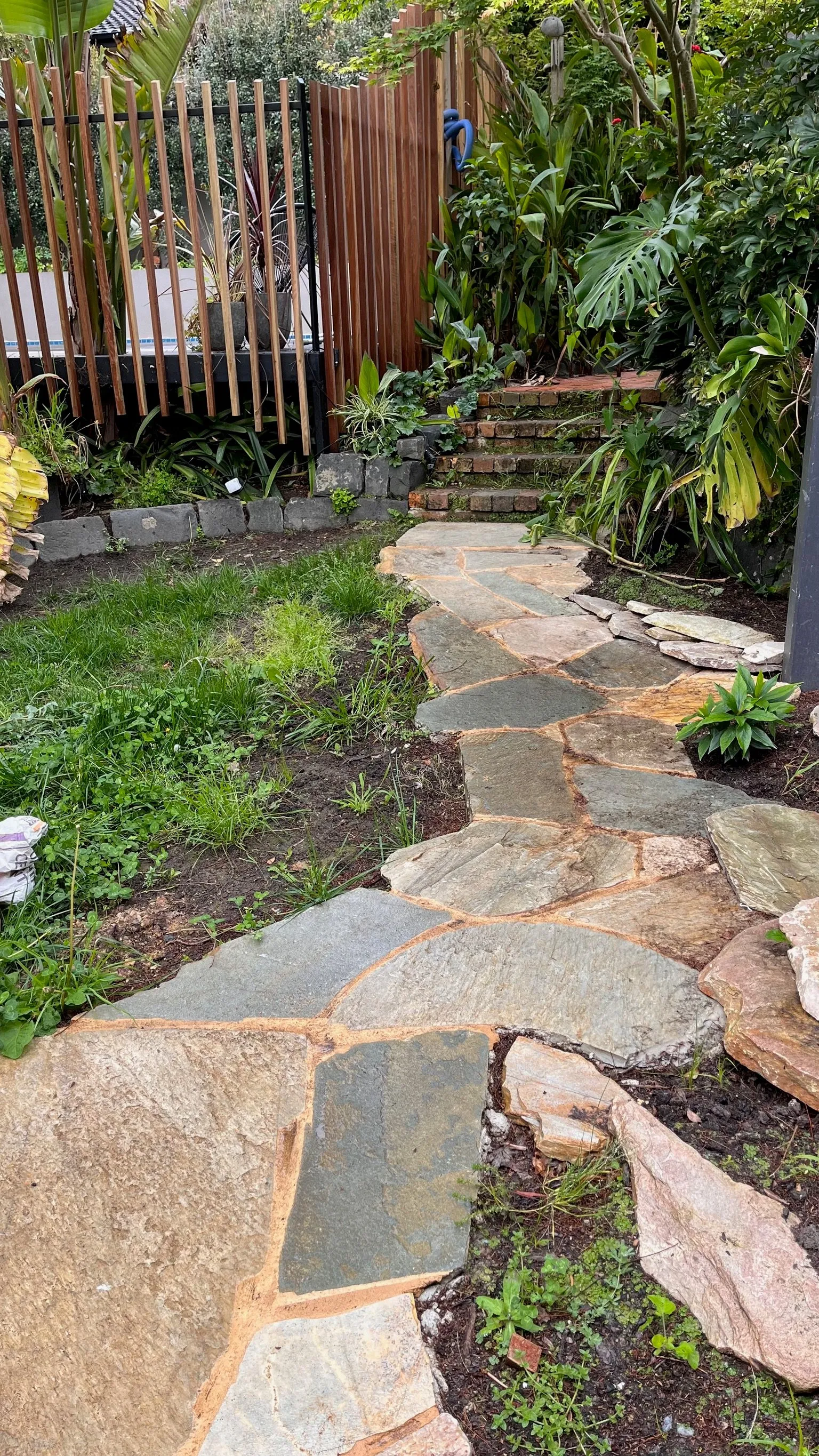 Retaining walls for structured and beautiful gardens