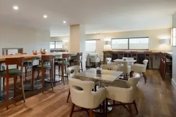 Walnut Creek Marriott M Club Concierge Lounge