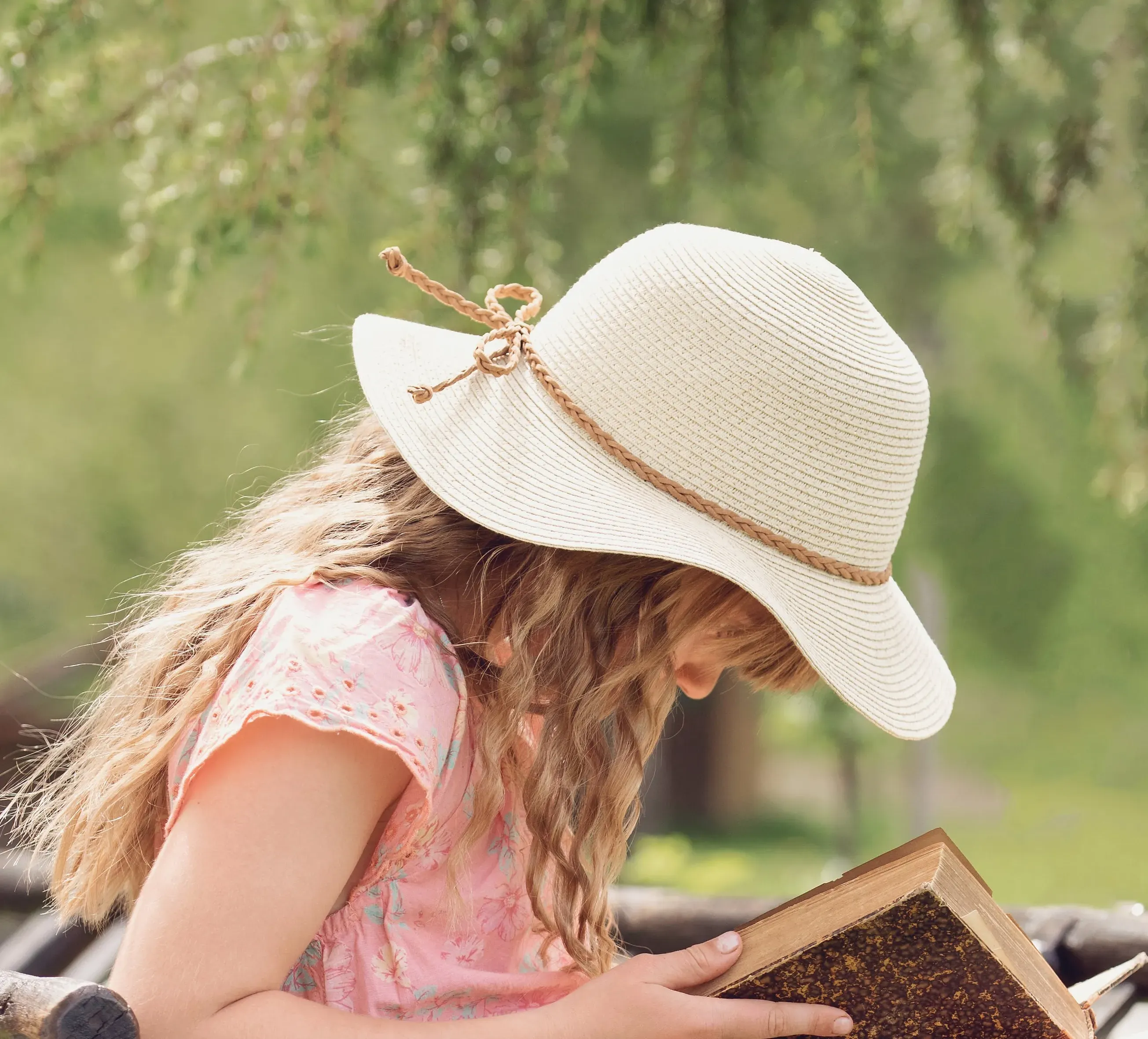 Girl in hat reading