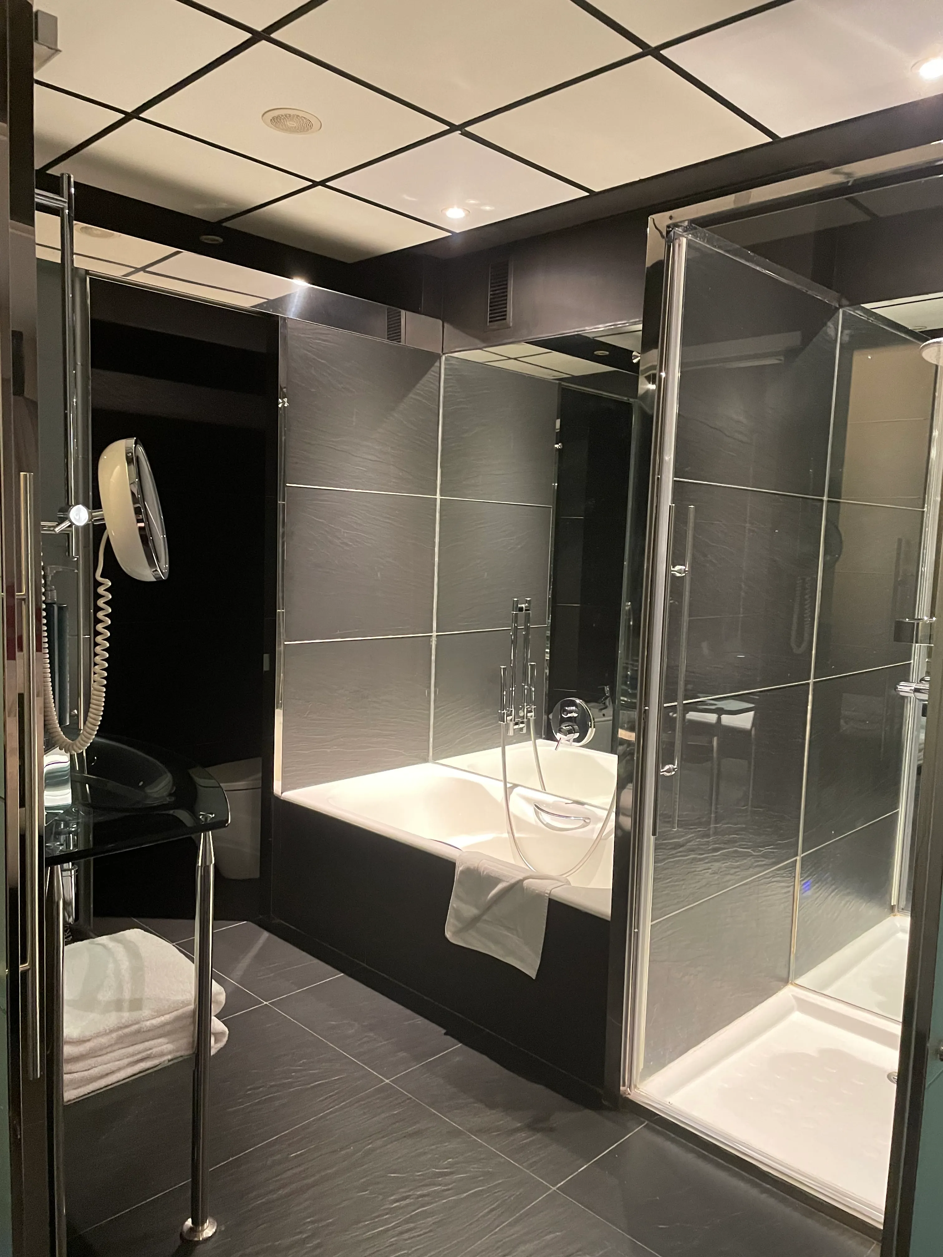 badkamer twin executive kamer Hilton Madrid airport