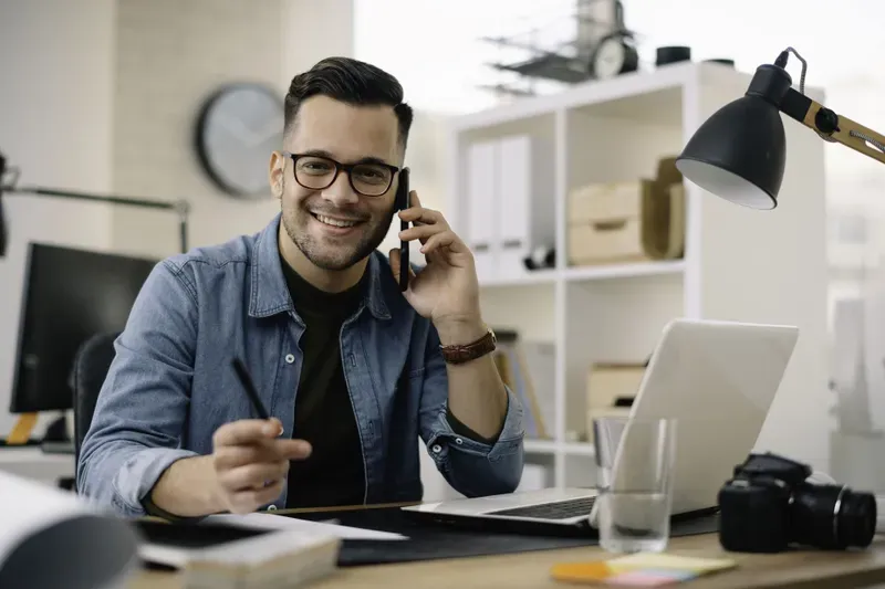 Consultant on the phone with client