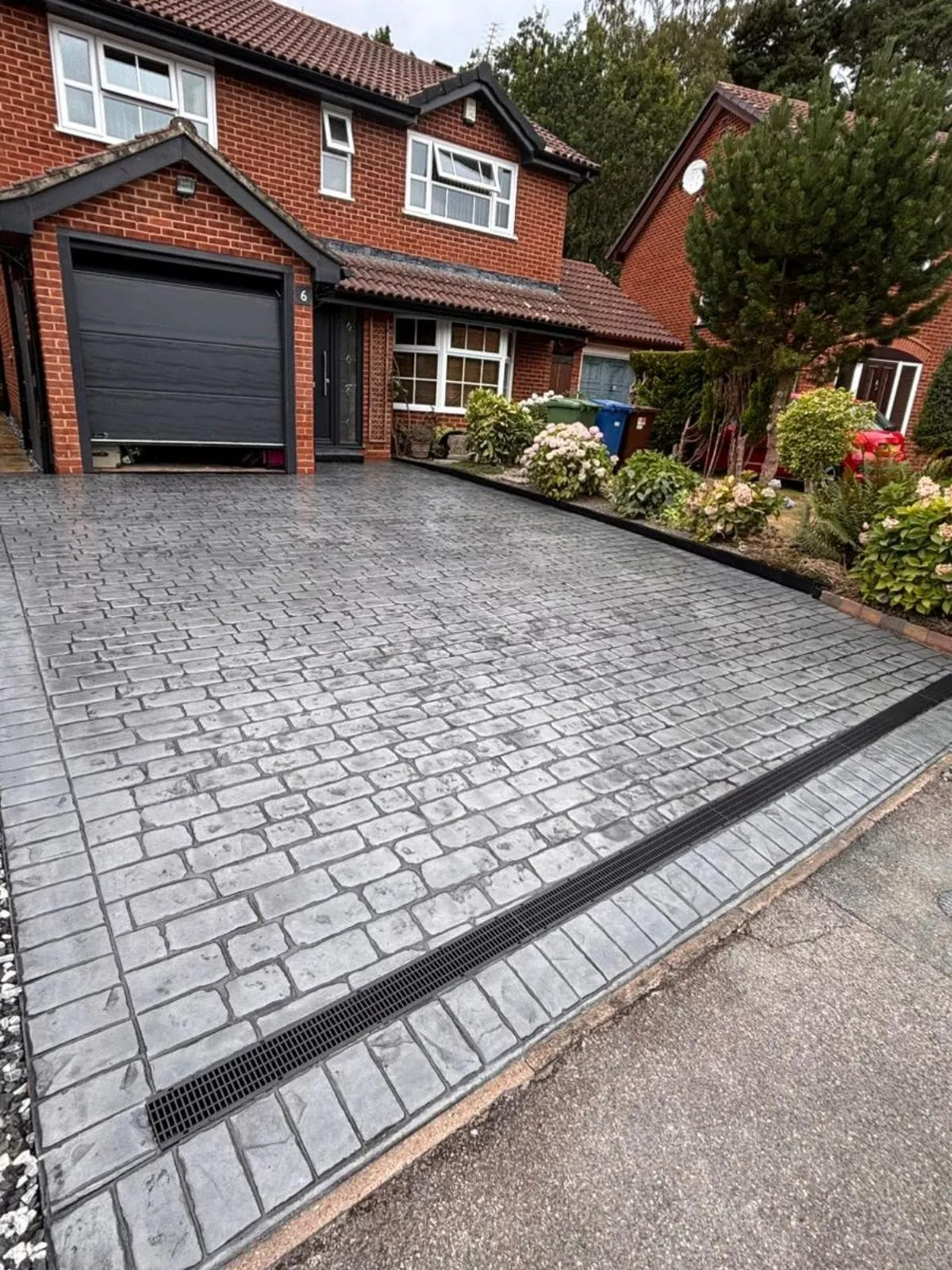 Pattern Imprinted Concrete Driveway Improves Kerb Appeal