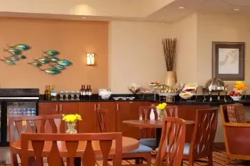 Boston Marriott Peabody Concierge lounge