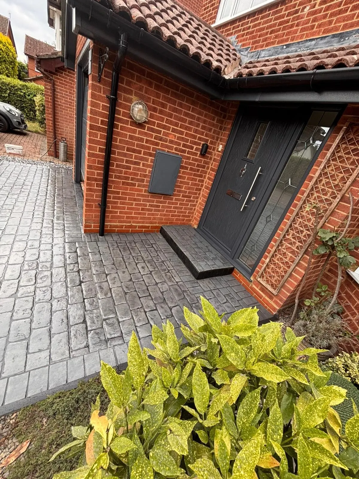 Pattern Imprinted Concrete Driveway Improves Kerb Appeal