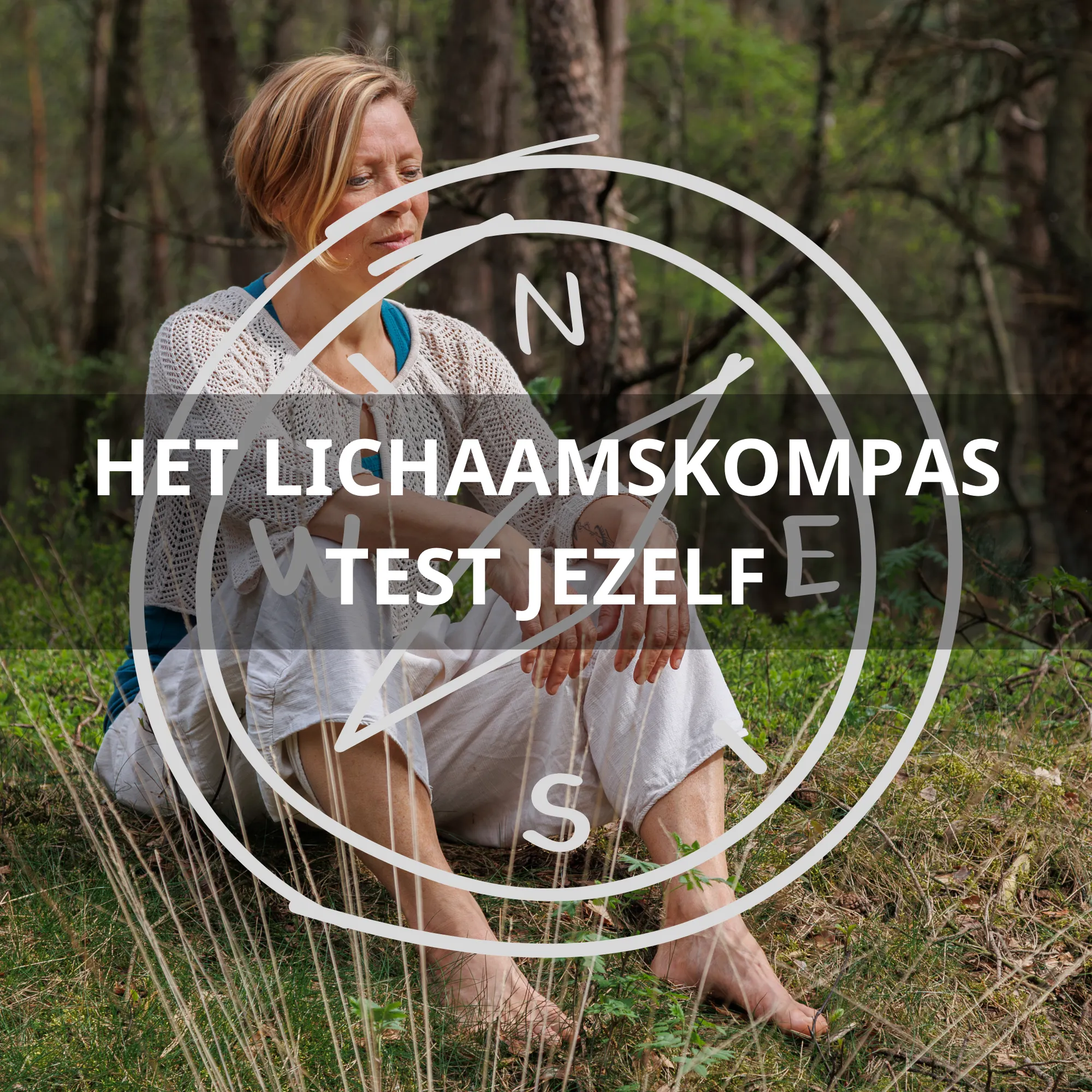 Ingrid zit in het gras, met afbeelding van kompas en woorden Het Lichaamskompas 