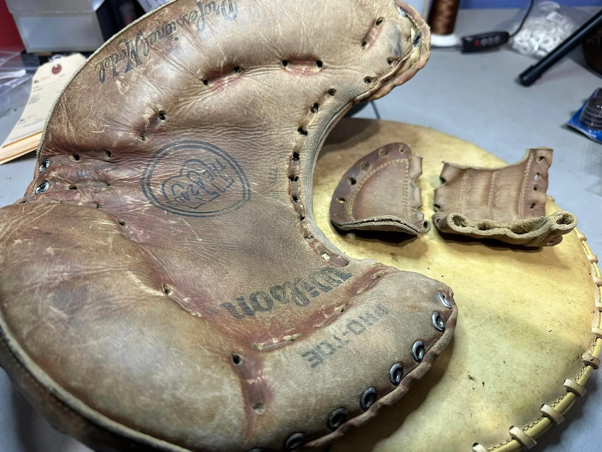 Old Wilson Catchers Mit Repair