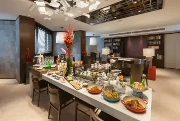 Gateway HongKong Continental Club Lounge Food