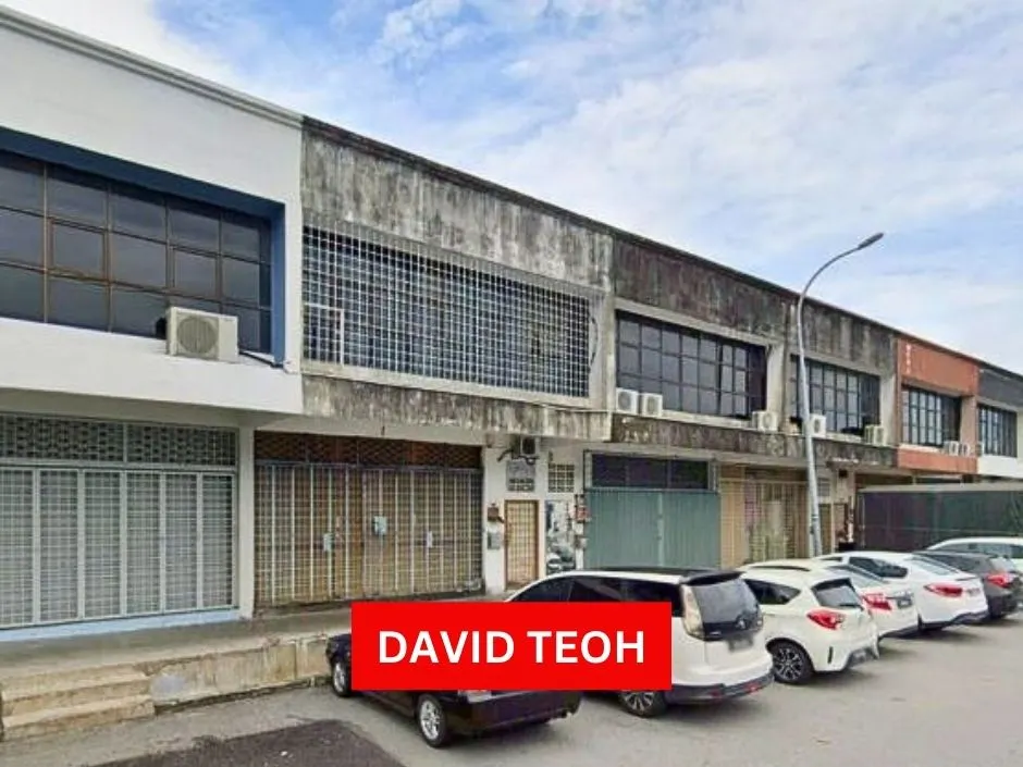 facing main road ground floor shoplot for rent at juru