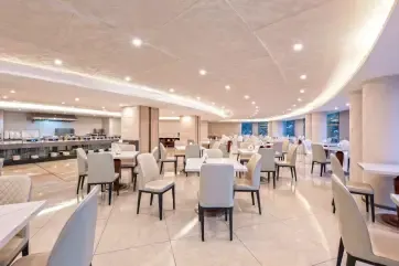 Regal Jinfeng Hotel Dining Room