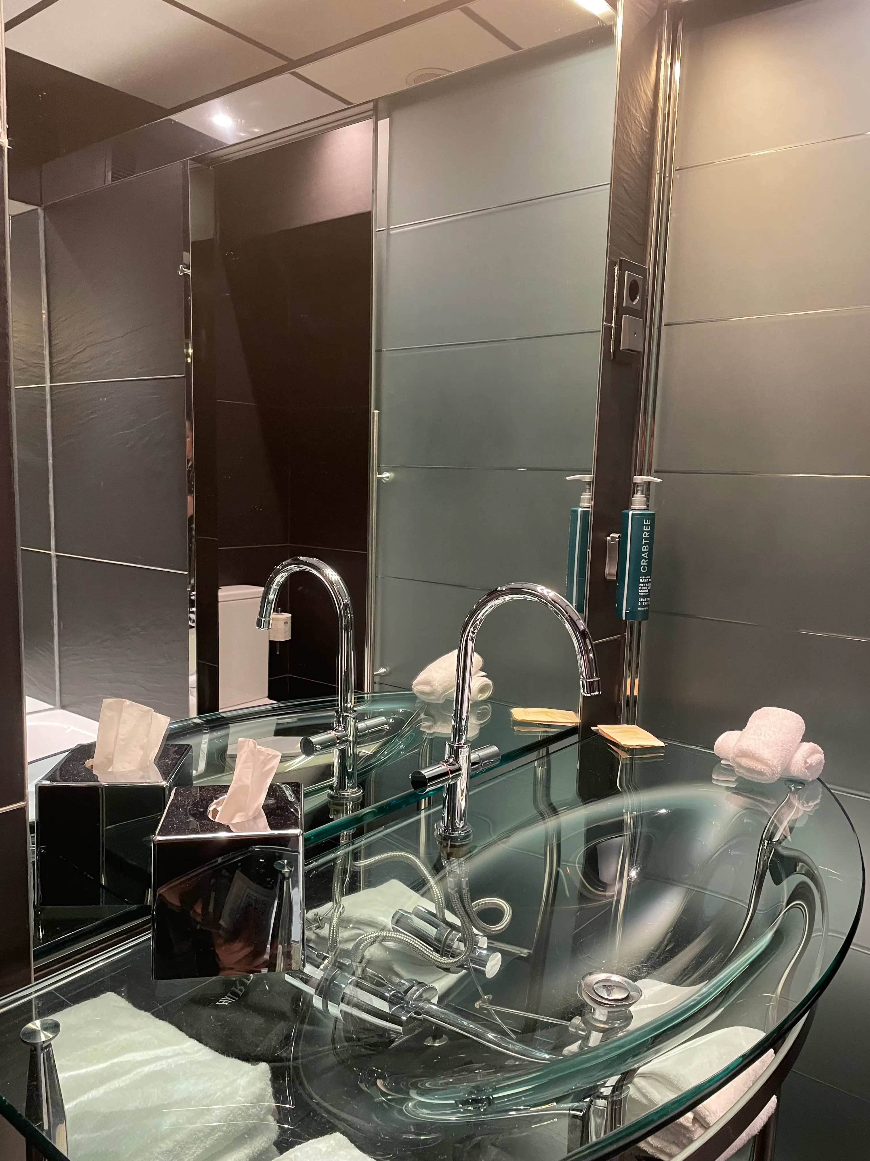 badkamer twin executive kamer Hilton Madrid airport