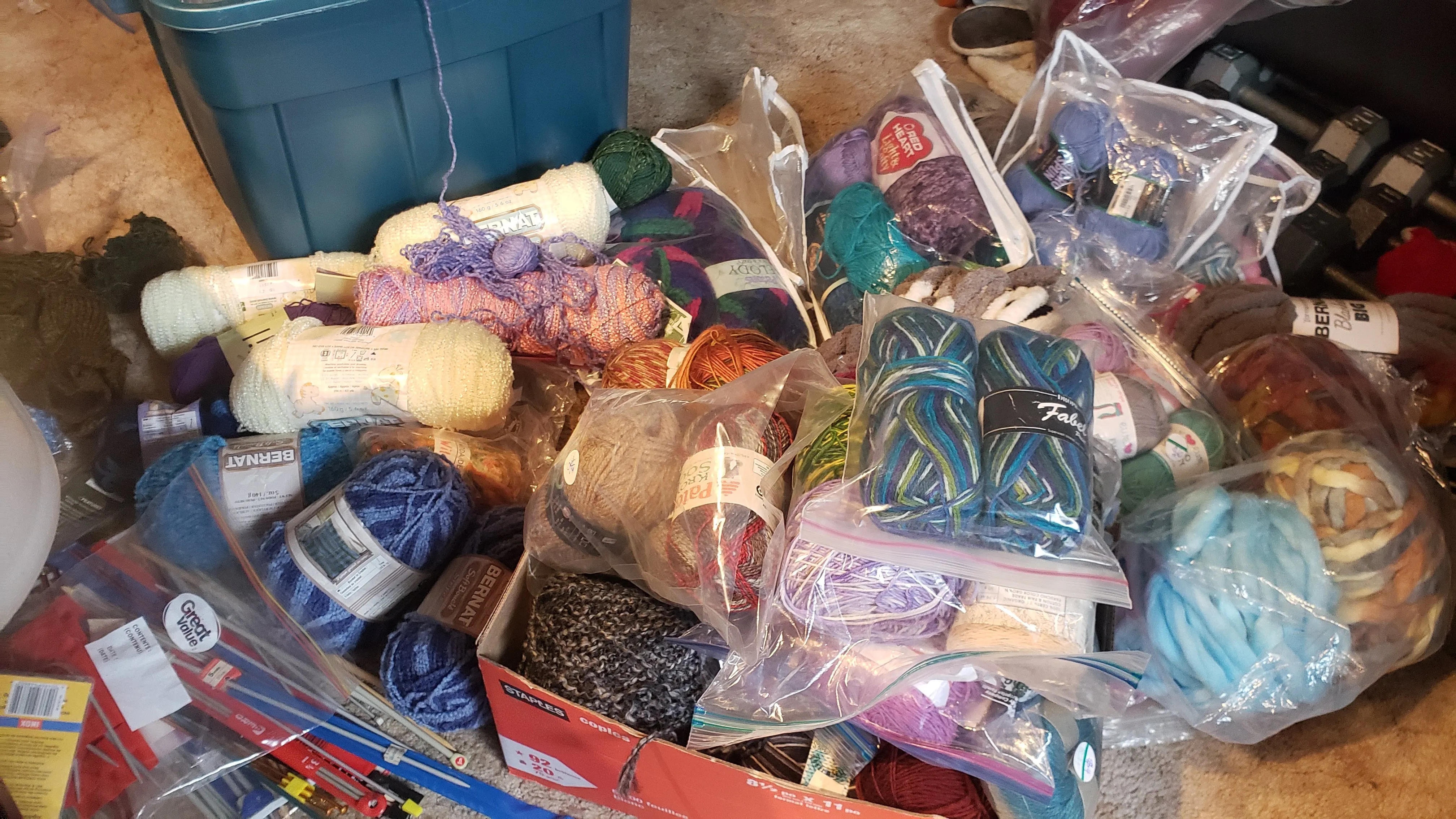 Lots of random balls of wool. Some in ziploc bags, some loose.