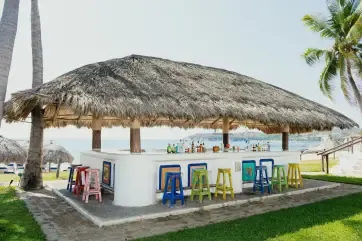Camino Real Zaashila Huatulco Poolside Bar