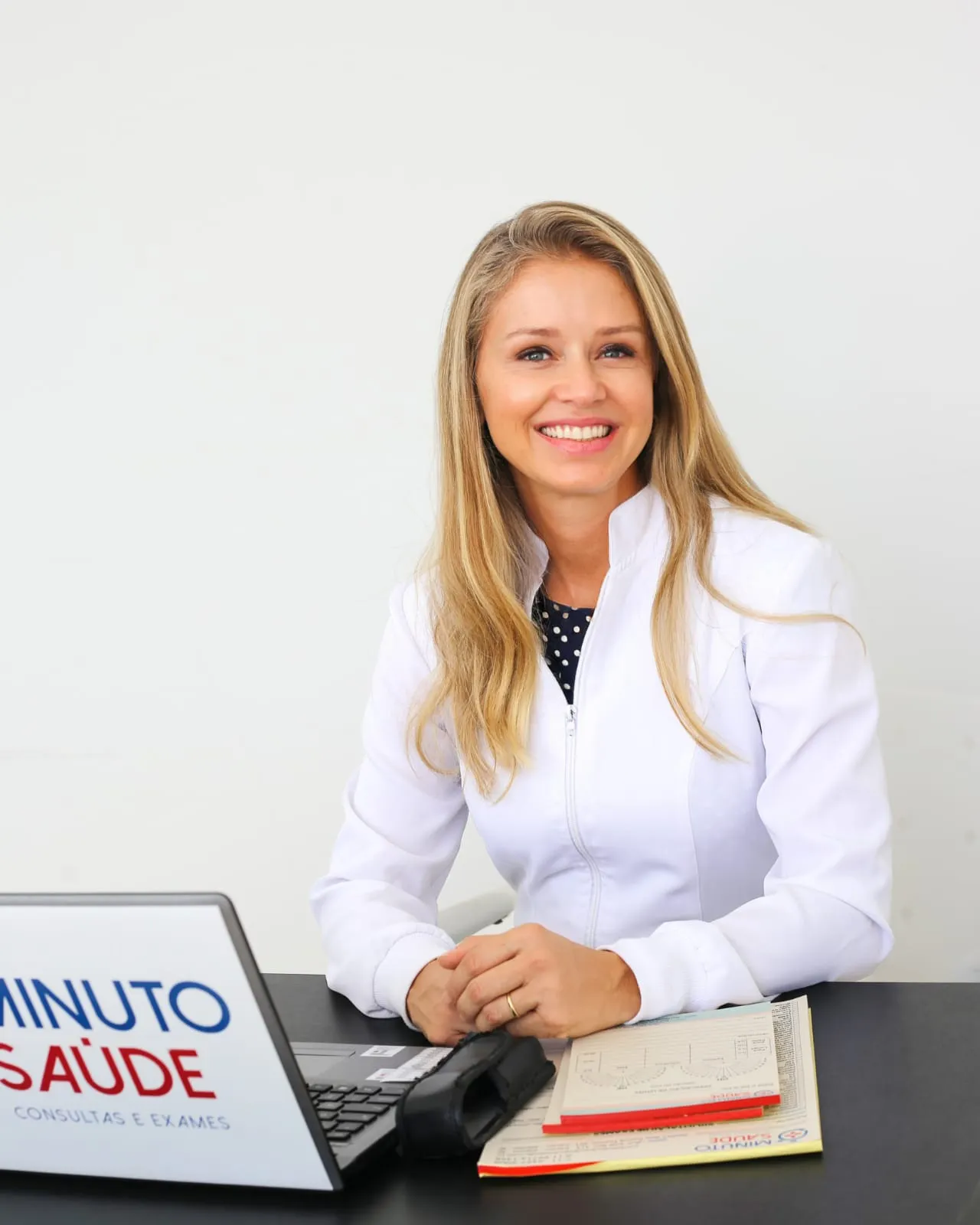 médica na clínica minuto saúde
