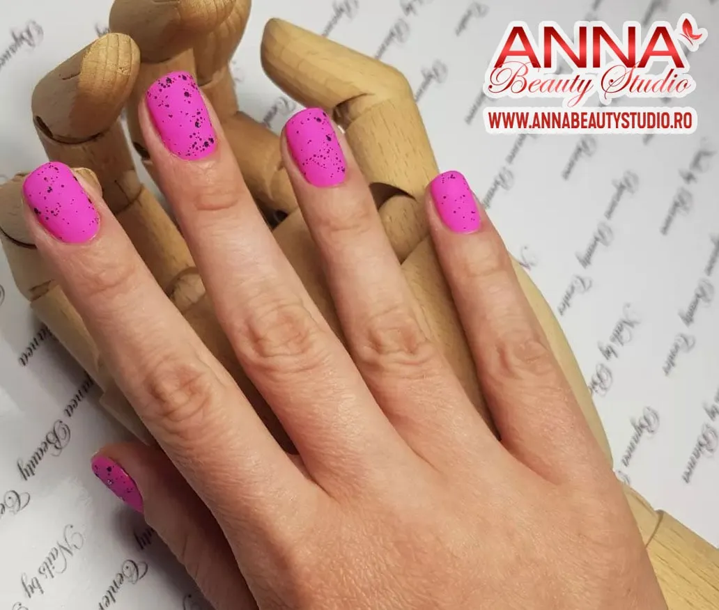 manichiura semipermanenta roz annabeautystudio.ro