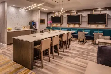 Sheraton Dallas Hotel by the Galleria M Club Lounge
