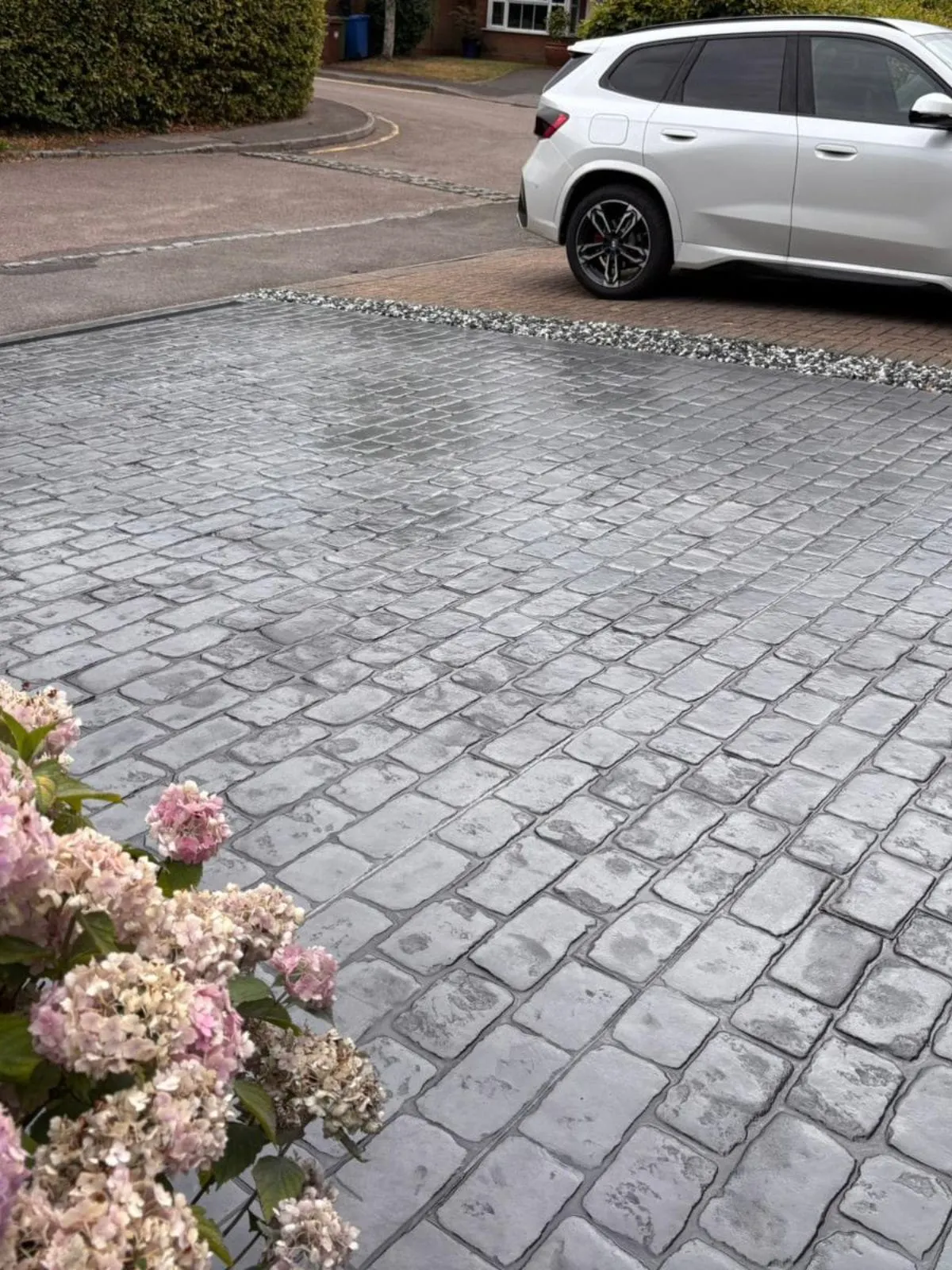 Pattern Imprinted Concrete Driveway Improves Kerb Appeal