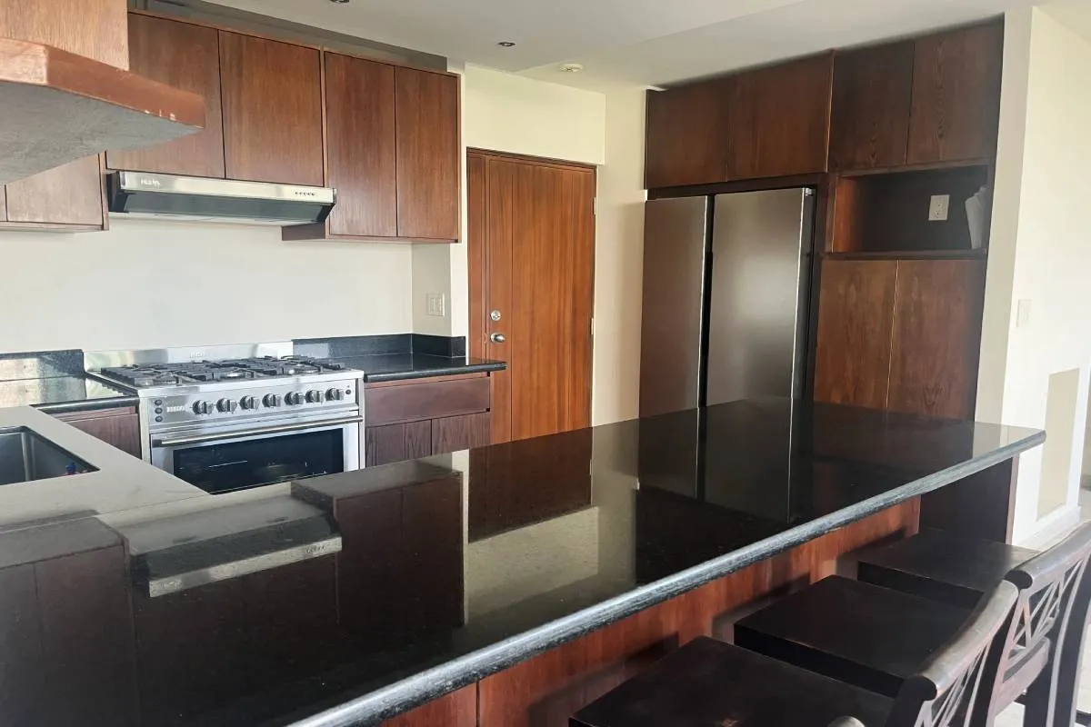 EL CANGREJO PANAMA KITCHEN 02