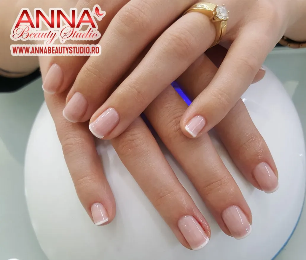 manichiura clasica french annabeautystudio.ro