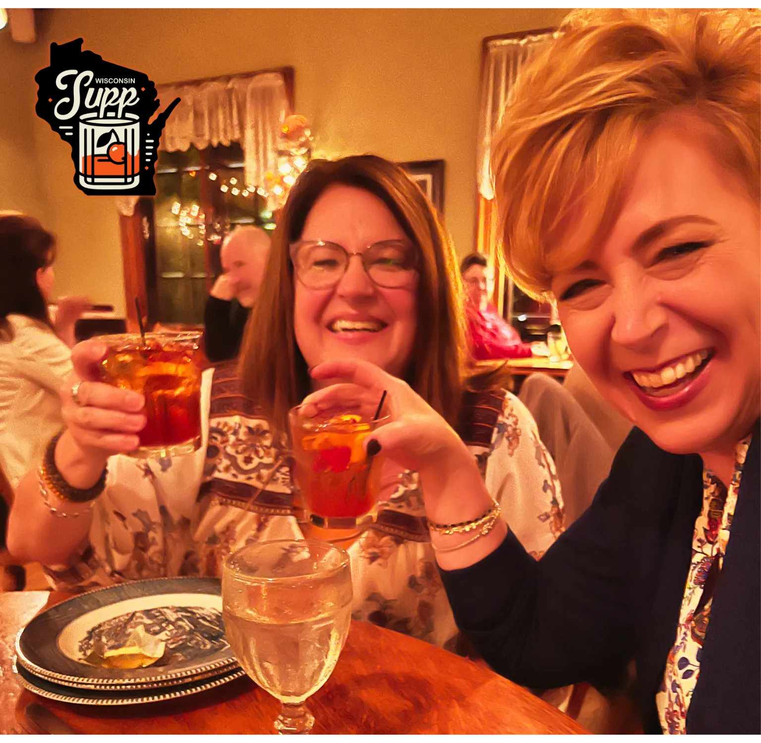 old fashioneds at a wisconsin supper club