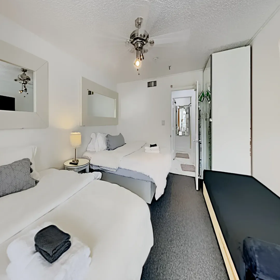 Rest comfortably in the bedroom with 2 king beds and 2 single daybeds, ideal for accommodating a family of 6.