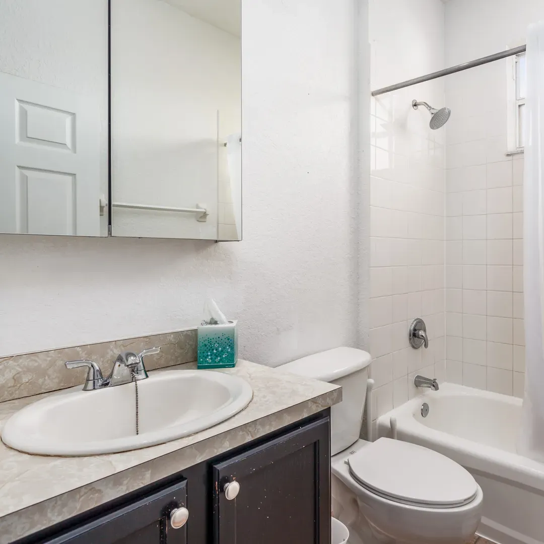 Bathroom #4 with Bathtub & Shower Combo