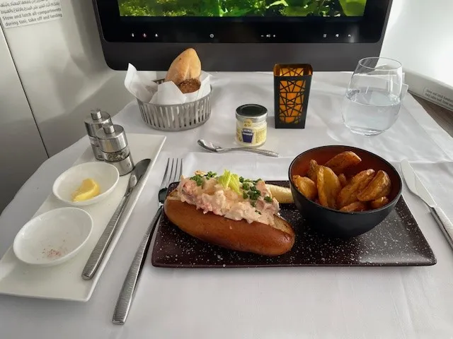 Qatar Airways A380 lunch business class van LHR naar DOHA