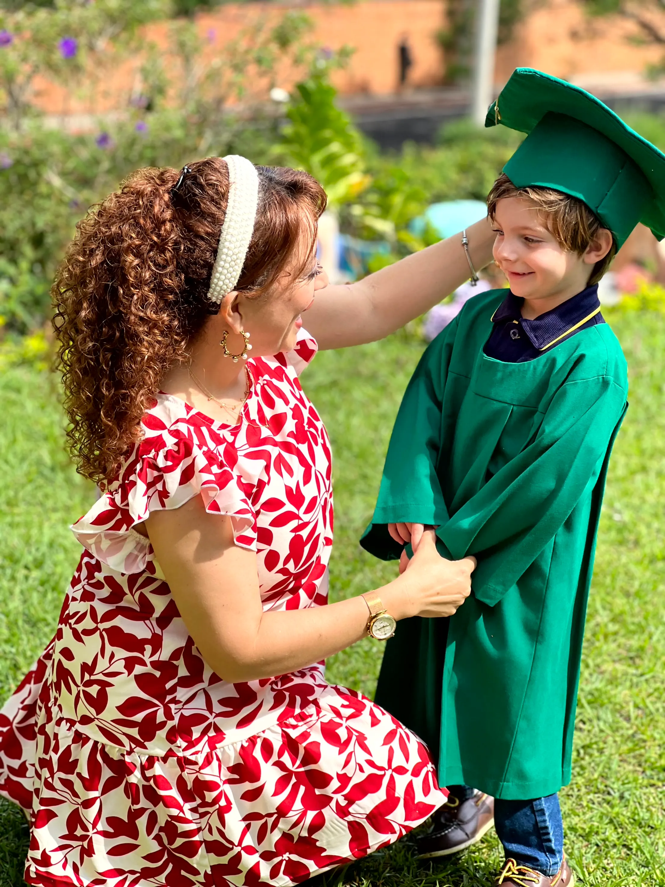 Directora Evelyn Ortega Graduación WonderBees Preschool
