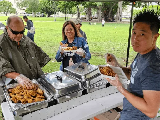 12. Lunch John Jamie David 512x384